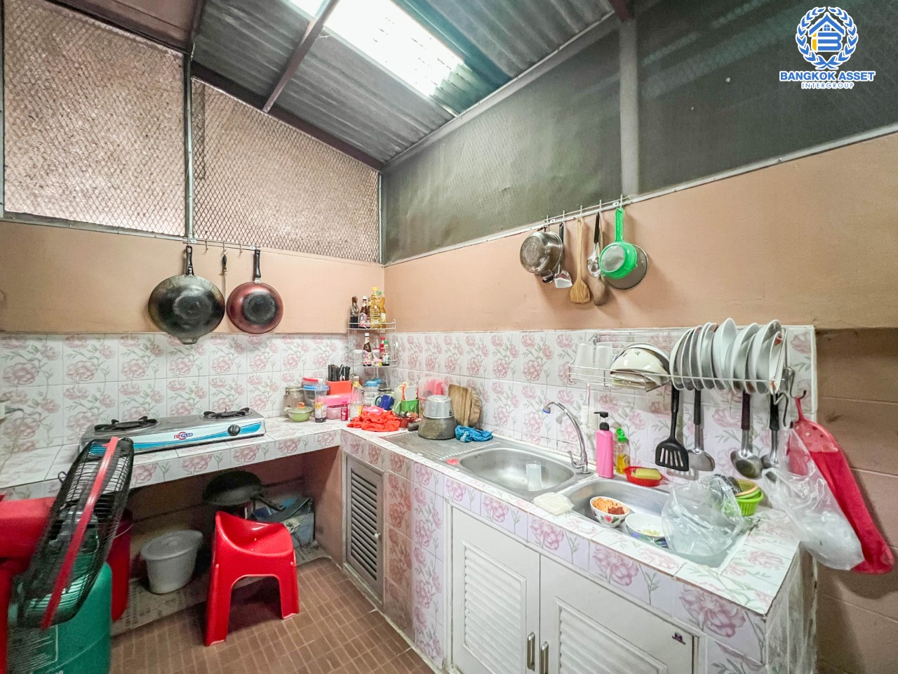 *****ทาวน์เฮ้าส์มือสอง ม.บุศรินทร์ สายไหม บนเนื้อที่ 18 ตร.ว. ฟังก์ชัน 2 ห้องนอน 2 ห้องน้ำ 1 ที่จอดรถ บนทำเลเดินทางสะดวก เชื่อมต่อถ.สายไหม, ถ.สุขาภิบาล5, ถ.วัชรพล, ถ.พหลโยธิน ใกล้รถไฟฟ้าสายสีเขียว "สถานีสะพานใหม่" และ สนามบินดอนเมือง